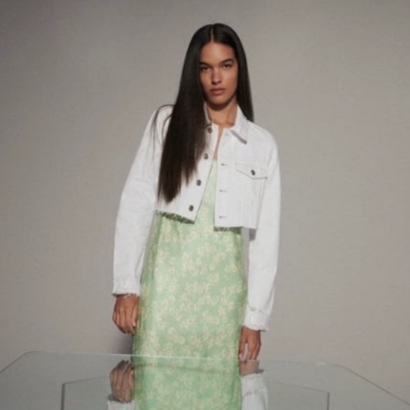 Zara Cropped White Denim Jacket Size Medium # 5252 078 250 - Picture 2 of 3